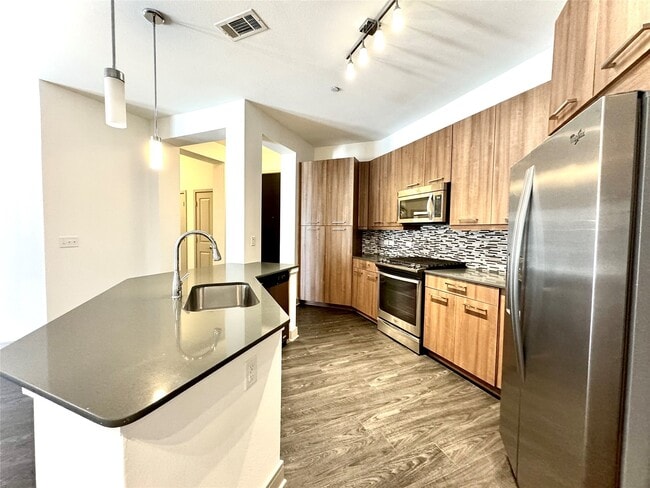 2111 Westheimer Rd in Houston, TX - Building Photo - Building Photo