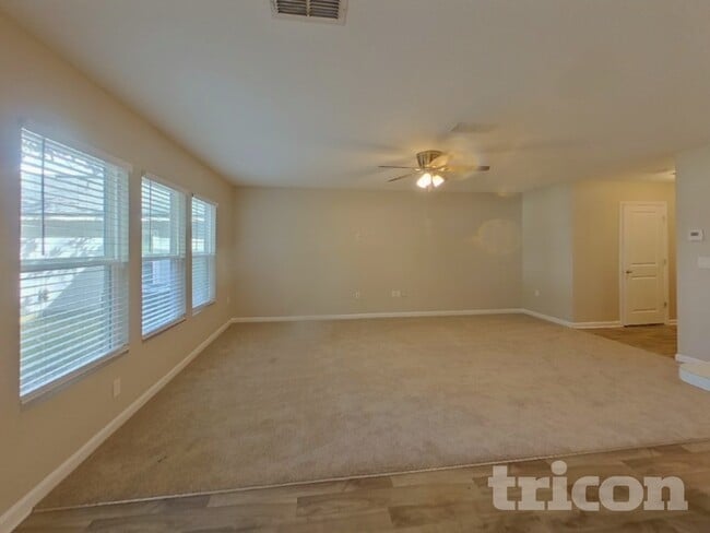 7741 Courage Ct in Jacksonville, FL - Foto de edificio - Building Photo