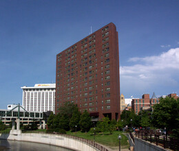 Fontaine Towers in Rochester, MN - Building Photo - Building Photo