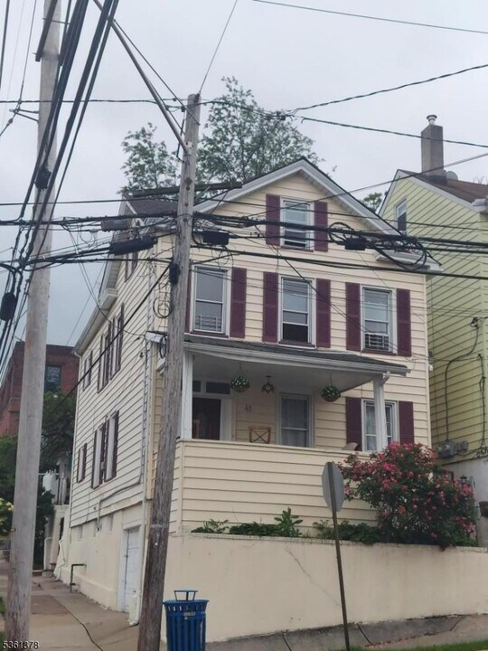41 Brown Ave in Prospect Park, NJ - Foto de edificio