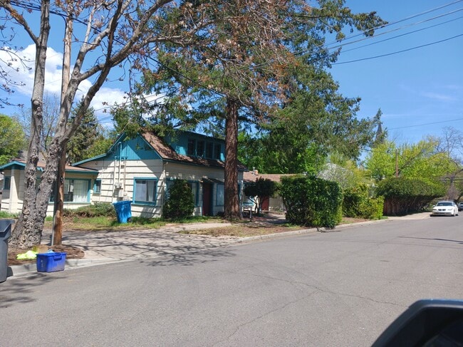 657 C St, Unit Unit A in Ashland, OR - Building Photo - Building Photo