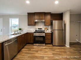 194 F St, Unit 139 in Pittsfield, ME - Building Photo