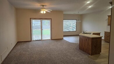 608 Clay St in Minneapolis, KS - Building Photo - Building Photo
