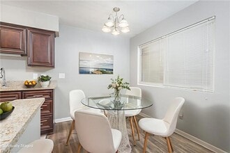 1226 Little Bay Ave, Unit 4 in Norfolk, VA - Foto de edificio - Building Photo