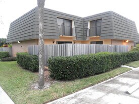 4220 42nd Way in West Palm Beach, FL - Building Photo