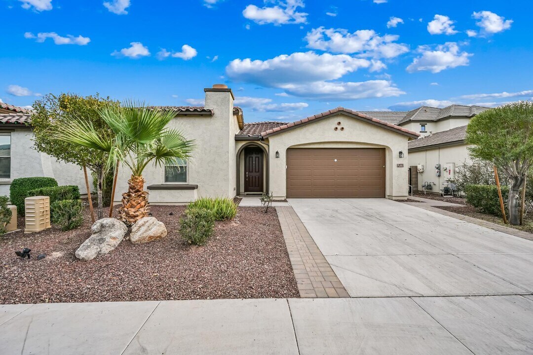 9775 W Cashman Dr in Peoria, AZ - Building Photo