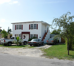 840 NE 124th St in Miami, FL - Building Photo - Building Photo