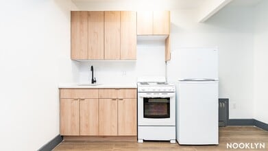 2008 Fulton St, Unit b1 in Brooklyn, NY - Foto de edificio - Building Photo