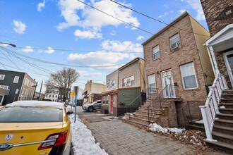 15 Wales Ave in Jersey City, NJ - Building Photo - Building Photo