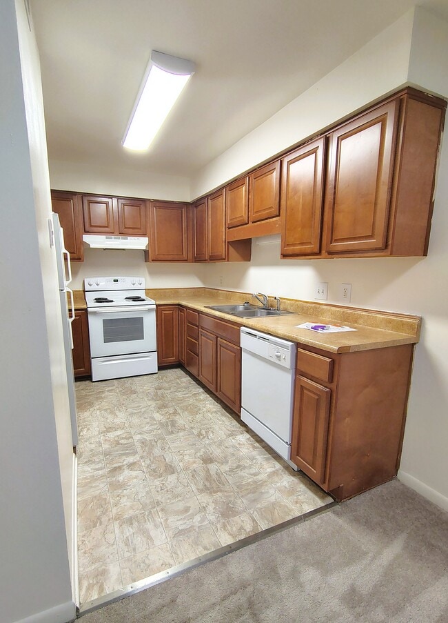 600 Reusens Rd, Unit D38 in Lynchburg, VA - Foto de edificio - Building Photo