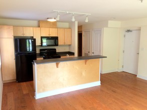 2006 Jefferson Park Ave in Charlottesville, VA - Building Photo - Interior Photo