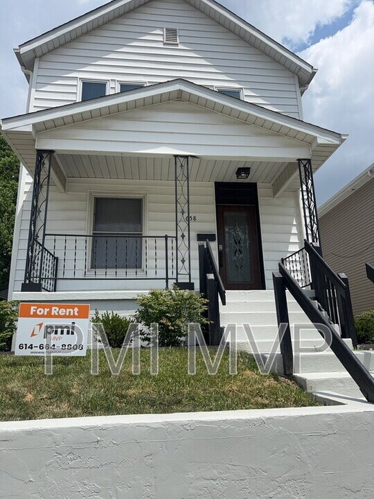 658 Stewart Ave in Columbus, OH - Building Photo