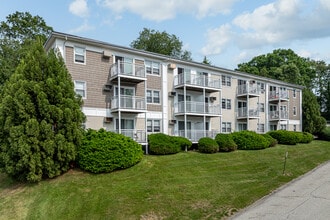 Thamesview Apartments in Norwich, CT - Foto de edificio - Building Photo
