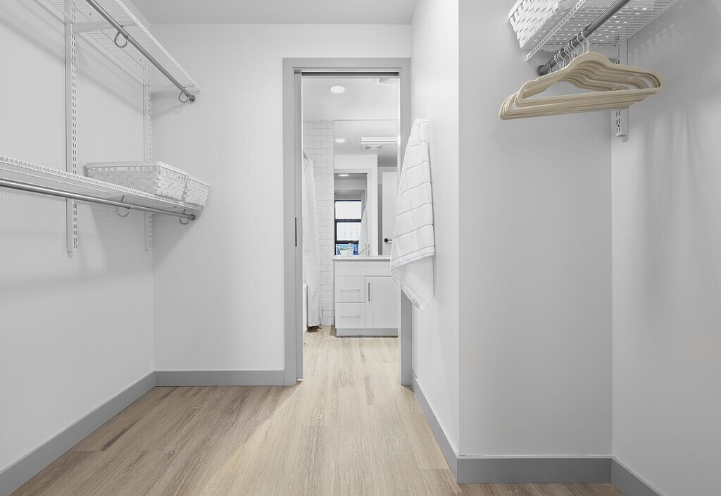 Raymond Block Edmonton, AB Apartments