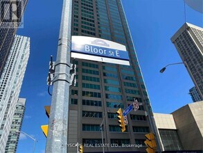 55 Bloor St E in Toronto, ON - Building Photo - Building Photo