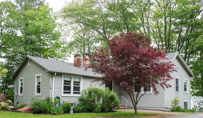 18 Sandy Beach Rd in Freeport, ME - Foto de edificio - Building Photo