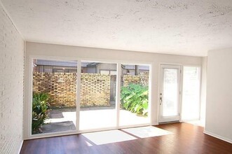 4725 Merwin St in Houston, TX - Building Photo - Building Photo