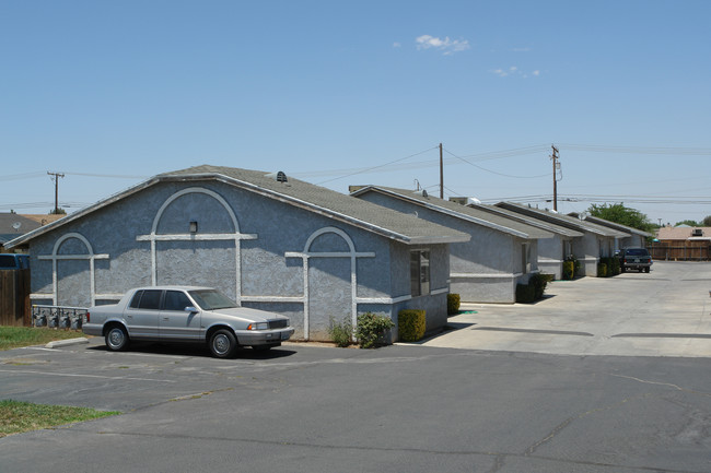 16230 Sequoia Ave in Hesperia, CA - Building Photo - Building Photo