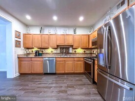 100 Forest Dr in Piscataway, NJ - Building Photo