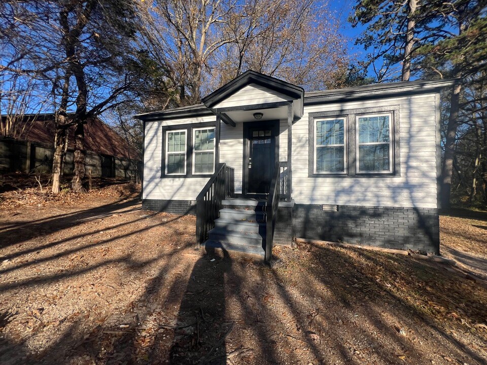 101 Neighborhood Street in Lincolnton, NC - Building Photo