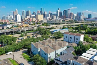 2105 Hadley St in Houston, TX - Building Photo - Building Photo