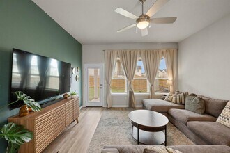 11800 Seaside Wds Dr in Austin, TX - Building Photo - Building Photo