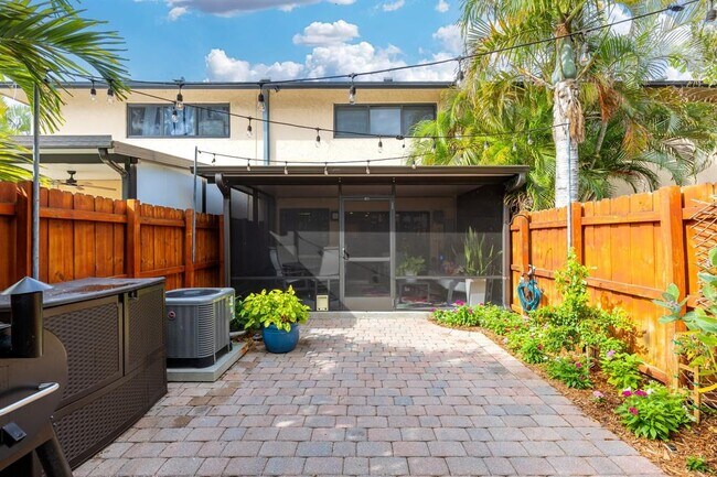 2134 NE 9th Ave in Wilton Manors, FL - Building Photo - Building Photo