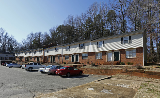 Carriage House/Azalea in Gastonia, NC - Foto de edificio - Building Photo