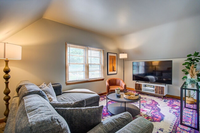 3120 S 30th St in Milwaukee, WI - Building Photo - Building Photo