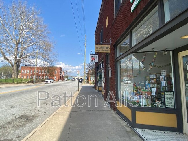 444 Haywood Rd in Asheville, NC - Building Photo - Building Photo