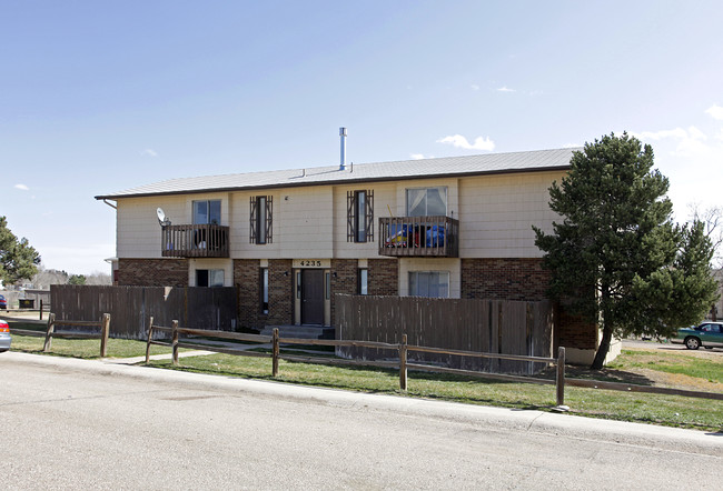 4235 Loomis Ave in Colorado Springs, CO - Foto de edificio - Building Photo