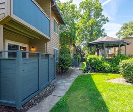 Crescent Ridge Apartments in Beaverton, OR - Building Photo - Building Photo