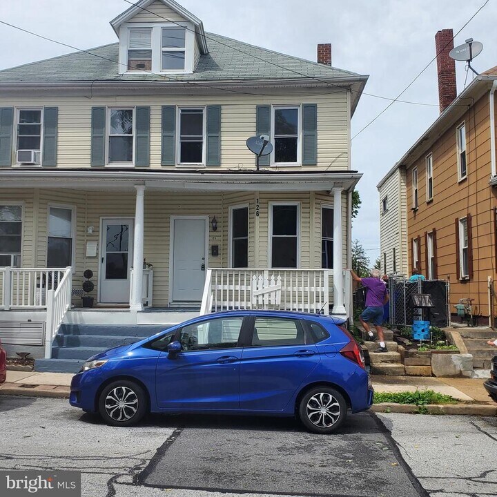 126 E 1st St in Hagerstown, MD - Building Photo