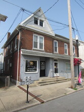 250 W Main St in Waynesboro, PA - Building Photo - Building Photo