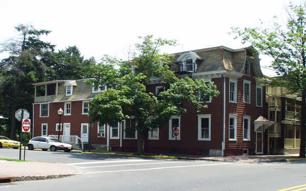 141 High St in Mount Holly, NJ - Foto de edificio