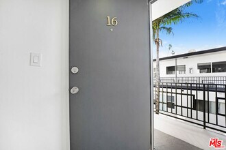 317 S Kenmore Ave in Los Angeles, CA - Building Photo - Building Photo