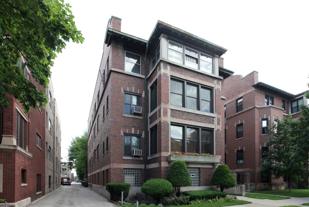 1015 E Hyde Park Blvd in Chicago, IL - Building Photo