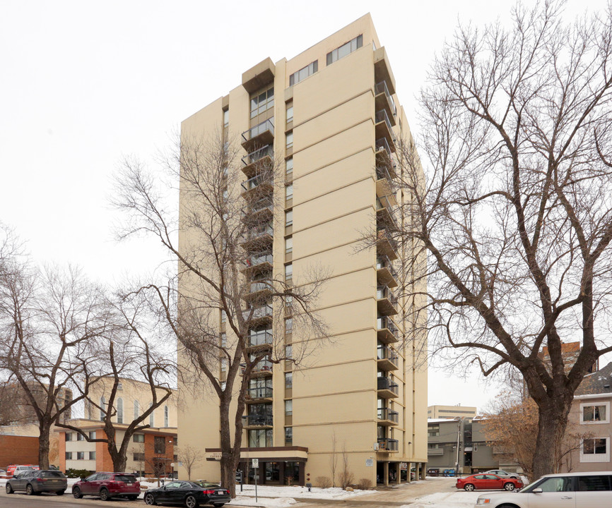 Cathedral Court in Edmonton, AB - Building Photo