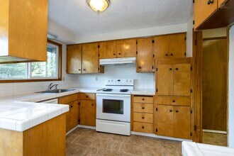 9370 SW Killarney Ln in Tualatin, OR - Building Photo - Building Photo