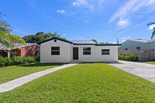 212 SE 1st Ave in Boynton Beach, FL - Building Photo