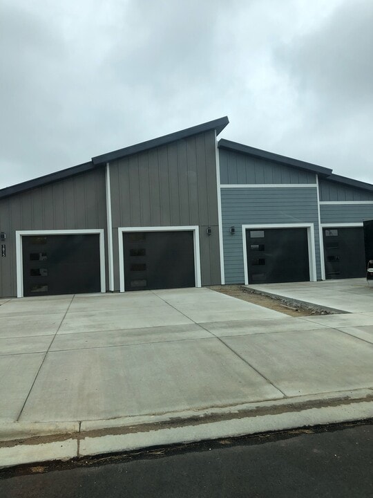 1815 3rd St NW in Watertown, SD - Building Photo