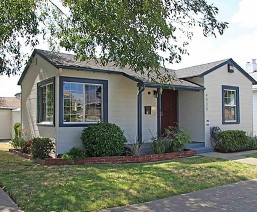 4938 Clinton Ave in Richmond, CA - Building Photo