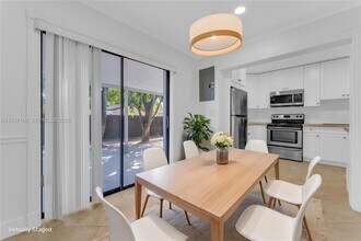 5208 NE 5th Ave in Fort Lauderdale, FL - Foto de edificio - Building Photo