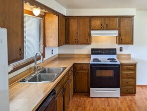 1613 River Rock Dr NE in Keizer, OR - Building Photo - Building Photo