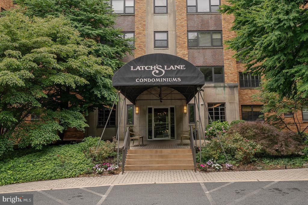 40 Old Lancaster Rd in Merion Station, PA - Building Photo
