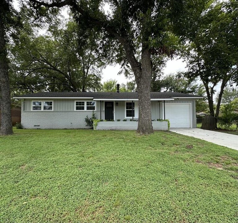 2533 Chelsea Dr in Tyler, TX - Building Photo