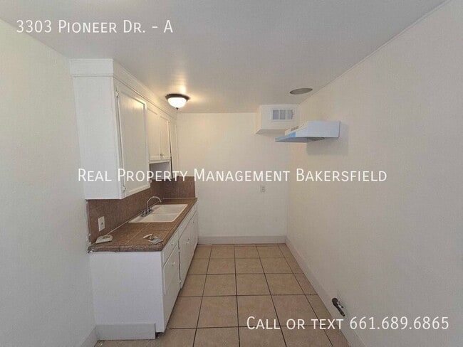 3303 Pioneer Dr in Bakersfield, CA - Building Photo - Building Photo