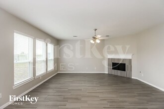 10107 Stone Briar Dr in Baytown, TX - Building Photo - Building Photo