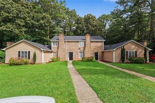 2623 Dorian Dr SW in Snellville, GA - Building Photo
