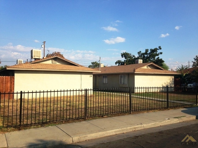 29 S Owens St in Bakersfield, CA - Building Photo